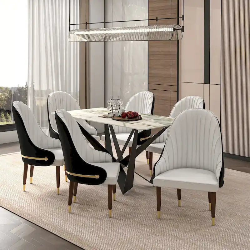 Chaise de salle à manger en cuir avec dossier ondulé et accents dorés Collection Elara
