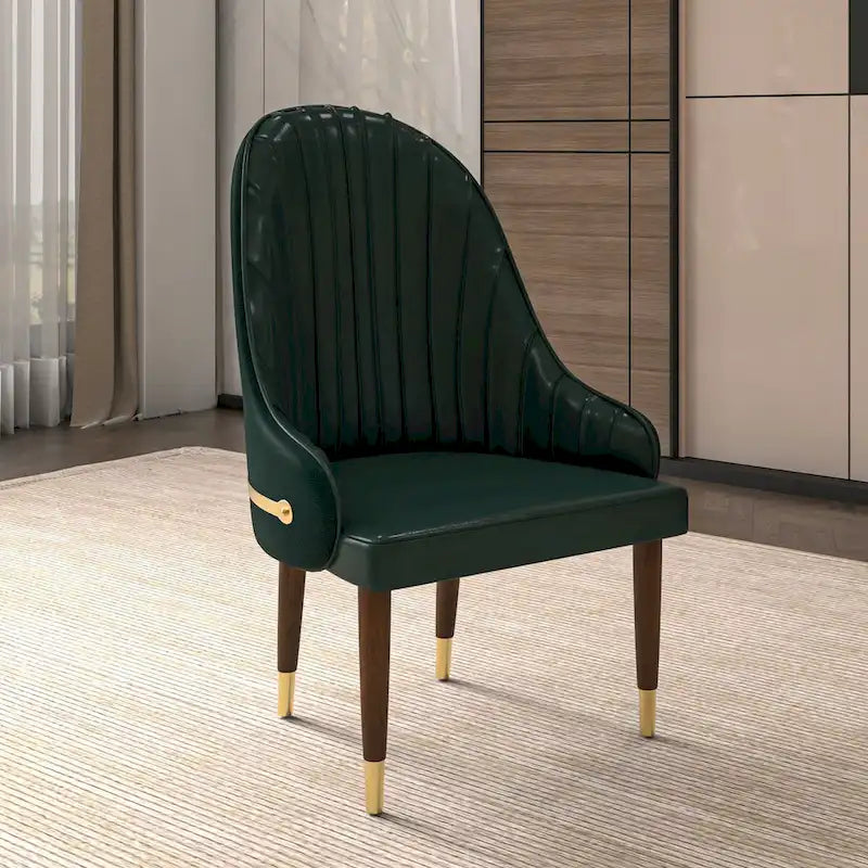 Chaise de salle à manger en cuir avec dossier ondulé et accents dorés Collection Elara