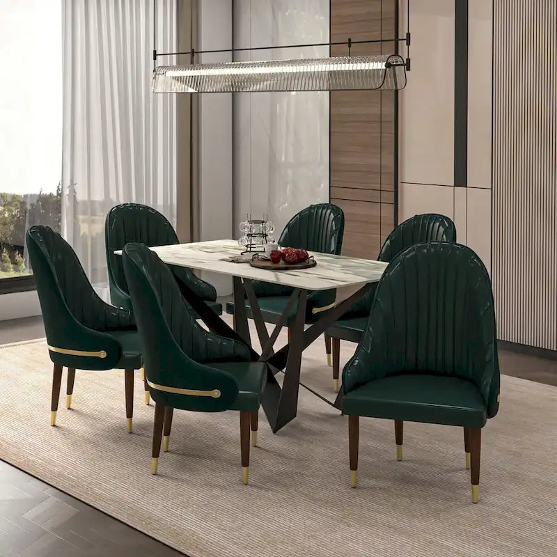 Chaise de salle à manger en cuir avec dossier ondulé et accents dorés Collection Elara